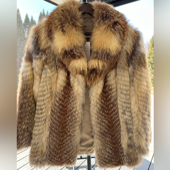 Vintage Jackets & Blazers - Pristine Stunning Fox Fur Coat w Bemberg Satin Lining - Size Medium